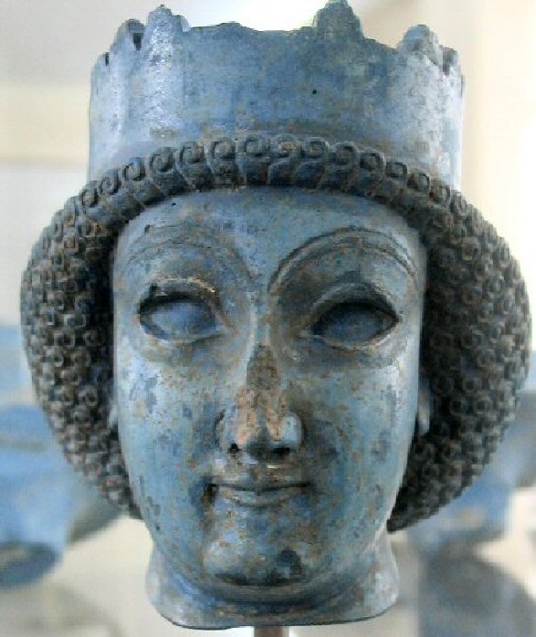 Atossas hier abgebildeter Portraitkopf wurde in Persepolis gefunden
