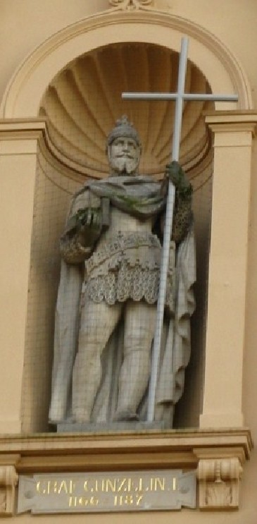 Graf Gunzelins Standbild an der Fassade des Schweriner Schlosses