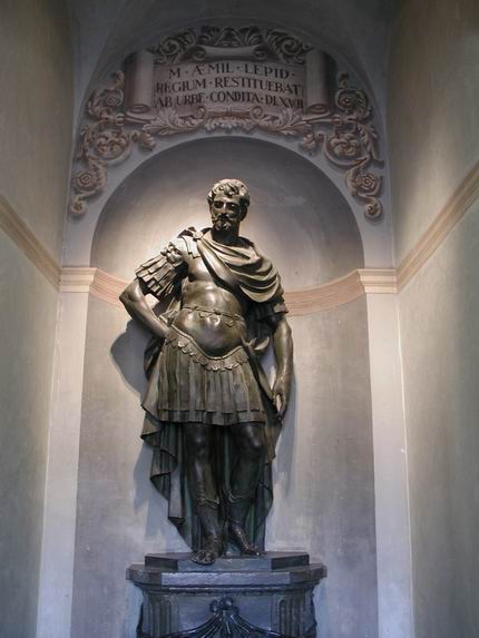 Neuzeitliche Statue des Marcus Aemilius Lepidus in Reggio Emilia