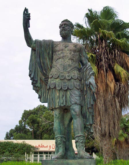 Kaiser Septimius Severus vor dem Museum seiner Geburtsstadt Leptis Magna in Libyen